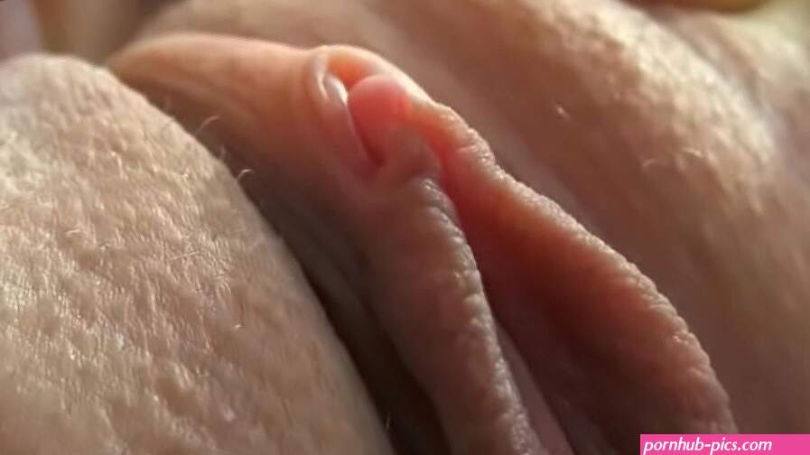 Gorgeous blonde cutie girl finger fuck her juicy bald pussy and her tight butt