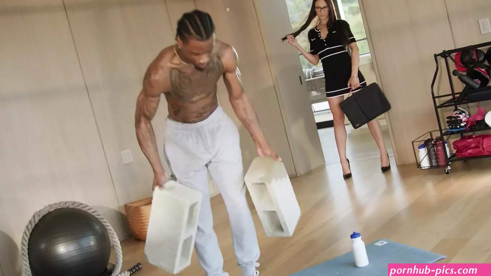 Blacked Naughty Wife Sarah Sneaks in a Secret BBC Workout: Blowjob Blowjob Porn