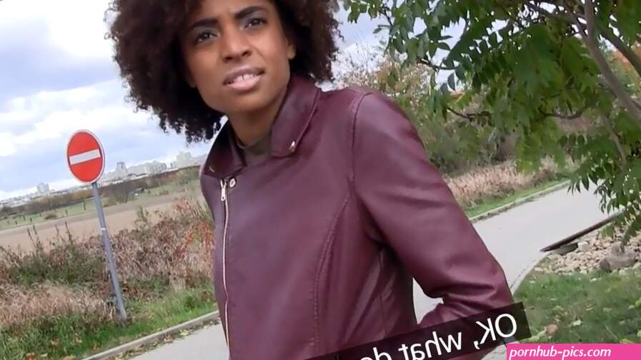 Ebony With Hot Body Fucked In A Car