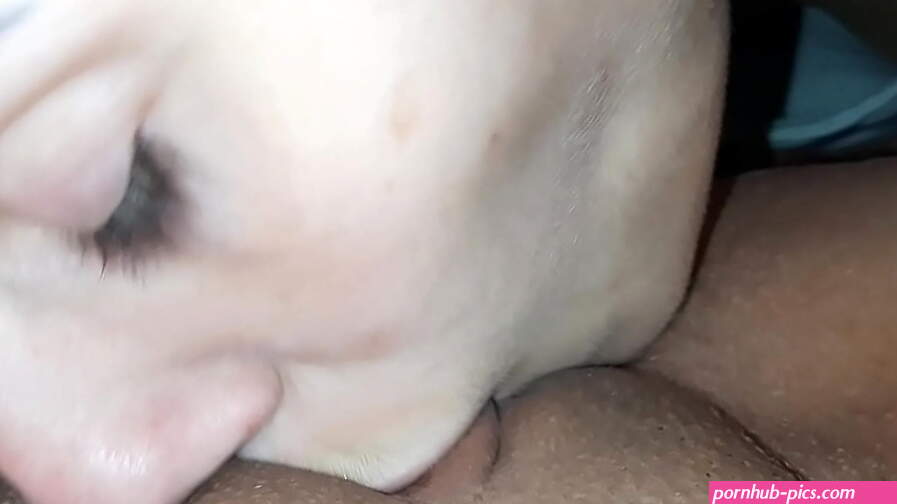 She sucks my clit and I cum