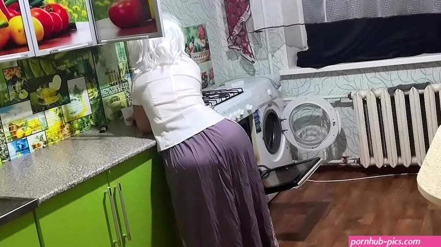 Stepmom is standing in the kitchen and wants anal sex for her mature and big ass