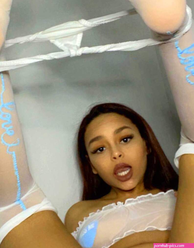 Lightskin Baddie Porn Pic
