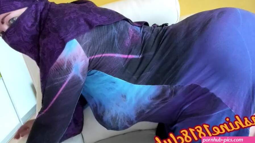 big booty arab muslim girl in hijab on sex webcams October 15th