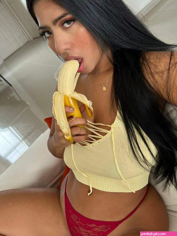 emilyvergara Bella Torres bellalindal bellatorresofficial emilyinparis leaked nude photo from OnlyFans and Patreon 0020