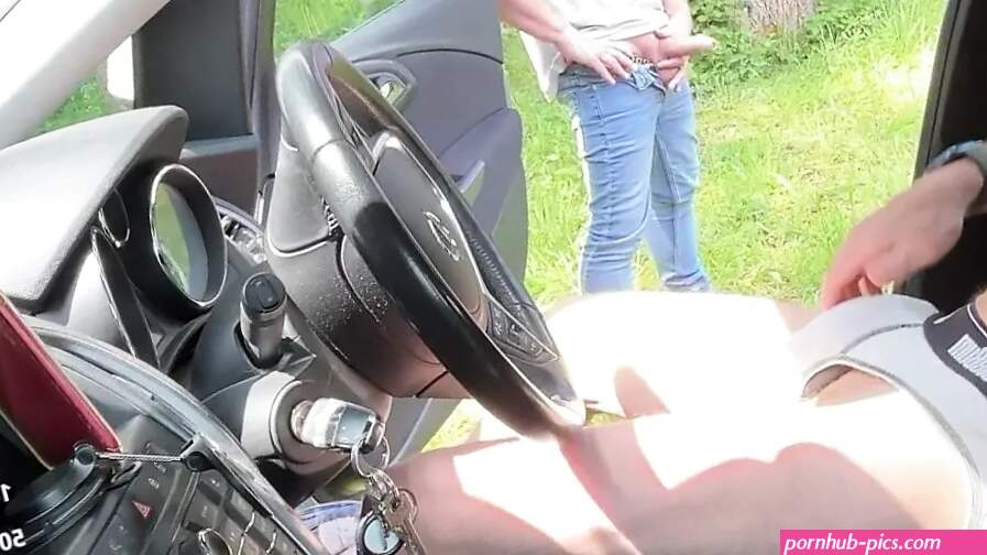 Parcheggiato in unarea di crociera gay prendo due ragazzi arrapati