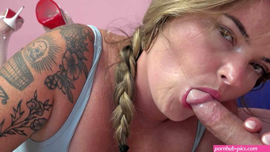 Horny housewife Gwen Bunny is giving Logan a blowjob