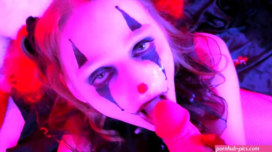 Kinky Clown Blowjob and Facial