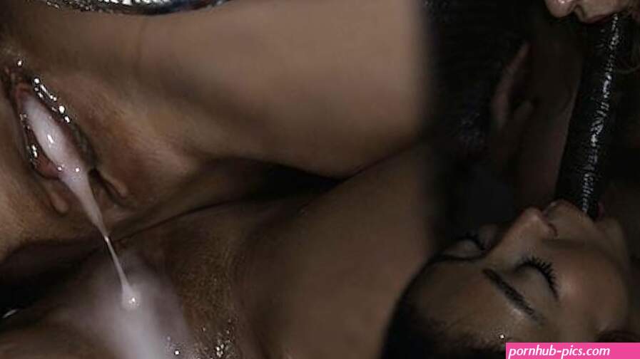Alien monster Ellie en Emiri neuken en creampie elkaar