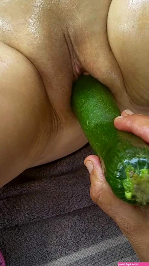 Julie Cunningham Deep Oily Dildos Nude Outside. Courgette Veg Insertion by Julie Kinky Cunningham: Food Oiled British Sex Toy Mature Porn