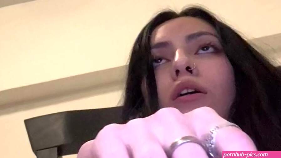 Argentina se masturba viendo videos Vidéos Porno