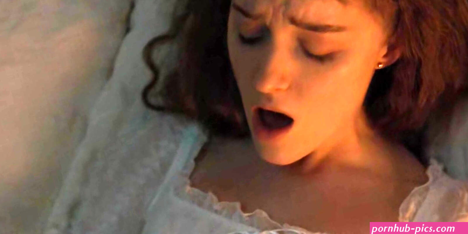 Nude video celebs Phoebe Dynevor sexy
