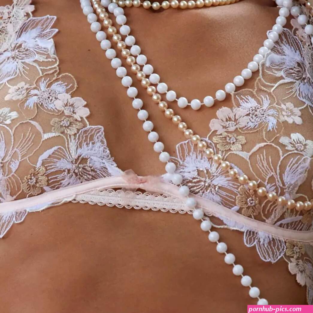 19 Best Bras For Small Busts How To Find The Best Fit