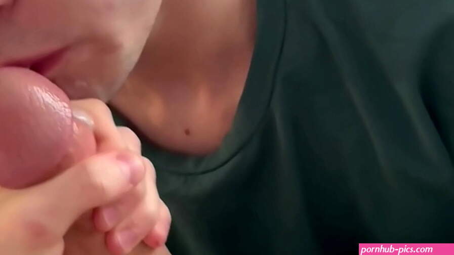 invited a straight friend over and talked him into giving me a blowjob