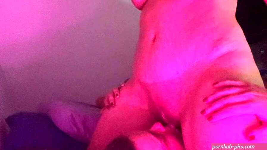 I taste her delicious pussy it makes me so horny