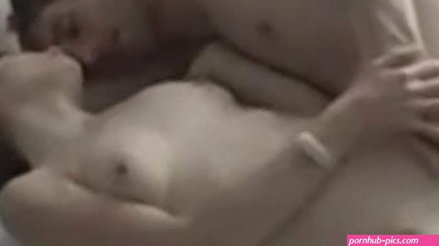 Pareja amateur follando por primera vez frente a la camara