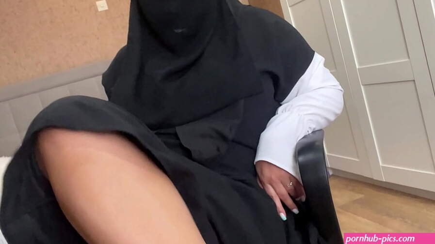 Arab girl in hijab masturbates wet pussy