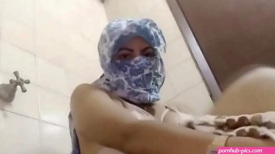 Real Amateur HOT Arab In Masturbates Squirting Creamy Pussy To Wet Orgasm On Webcam
