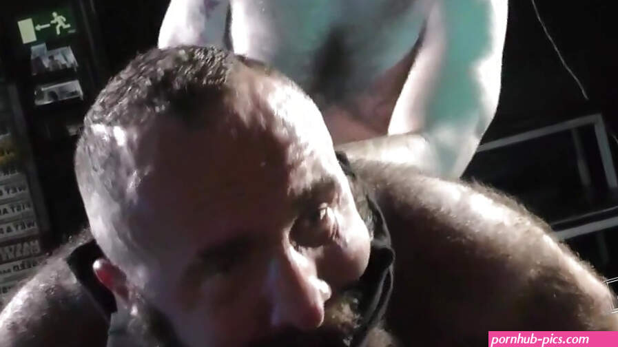 blowjob deepthroat couple bareback deep throat hairy daddy muscle