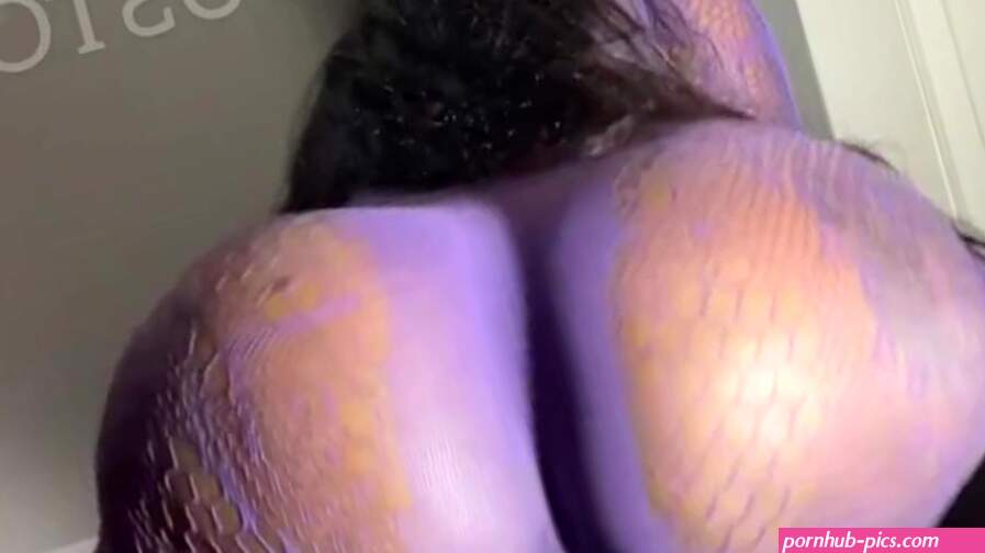 Twittershaynaughtyone Ebony big booty goes crazy dildo
