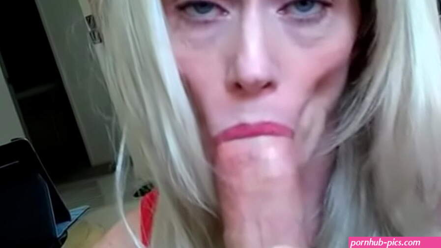 Long Haired Blonde Mature Blowjob Queen