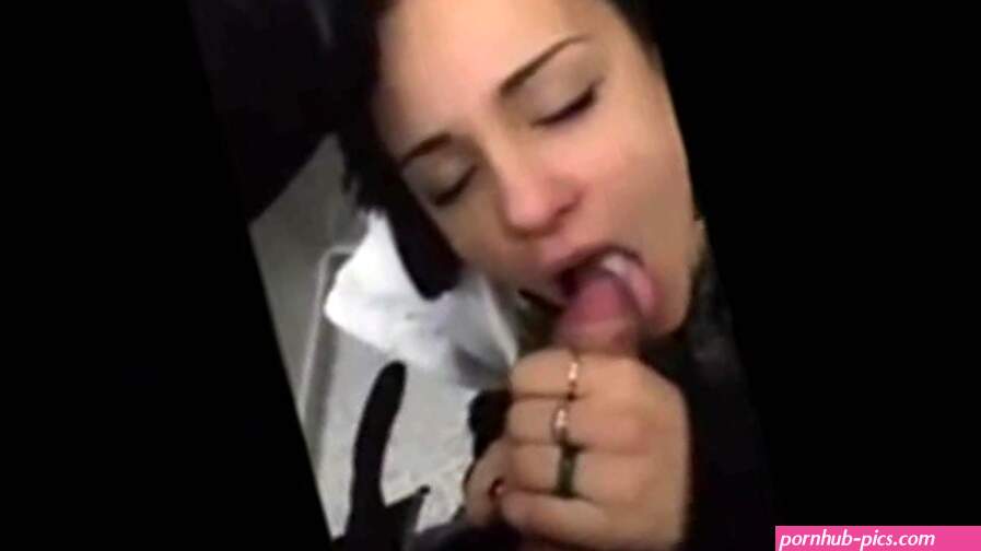Elevator Blowjob: Amateur Porn