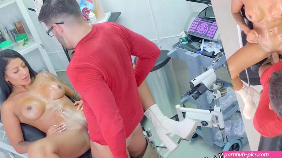 Hot gynecologist makes cum inside her patients pussy
