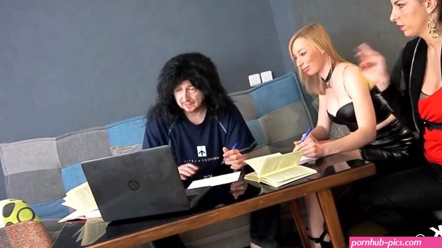 Tiny dick job interview with a wet blowjob for him