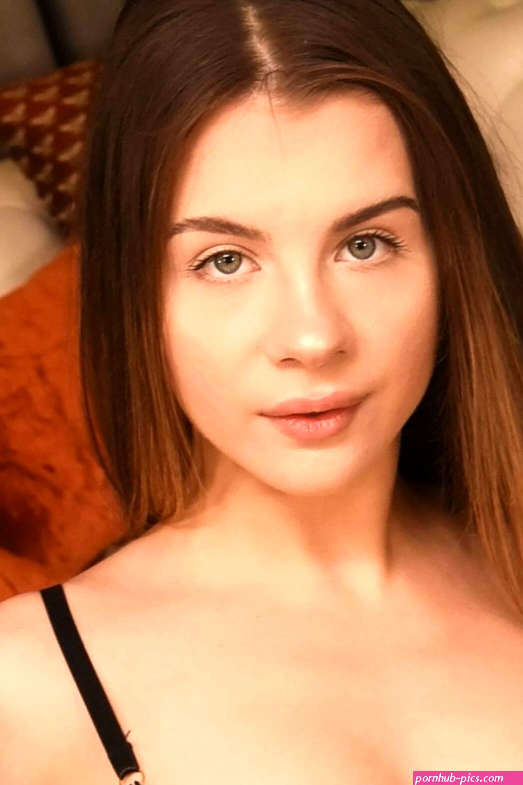 Mia Mi VR Porn Videos