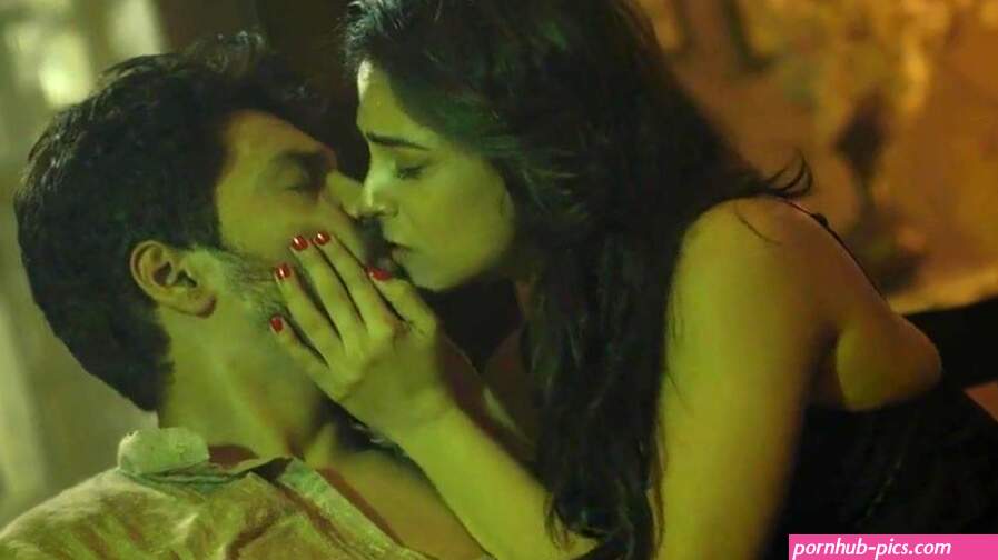 Naina Ganguly Sexy sexy scene in Charitraheen