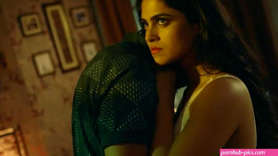 Naina Ganguly Sexy fragment in Charitraheen