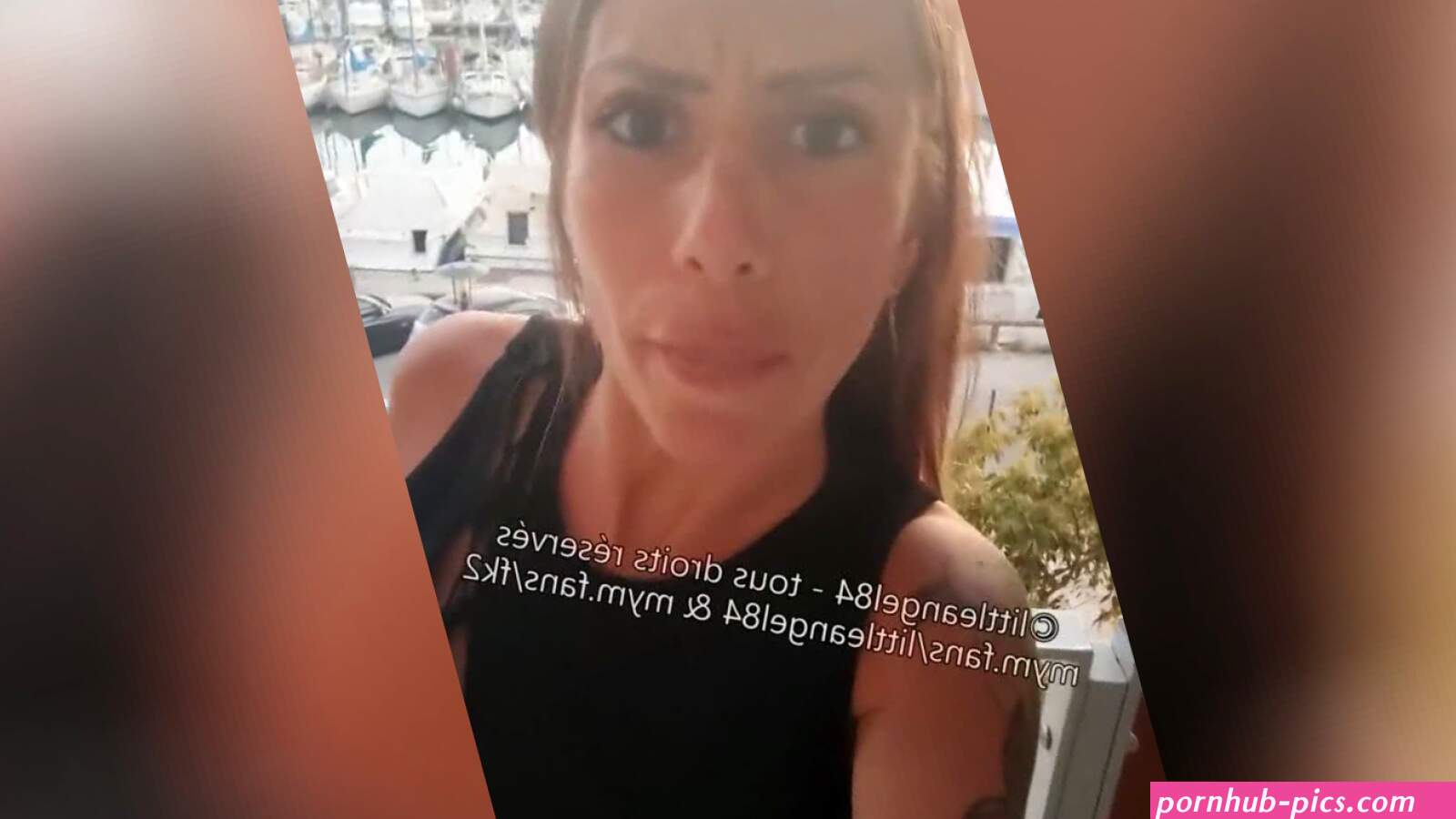 Te dwie zboczone francuskie dziwki przeszy od zabawy na publicznej play do masturbacji dildem.