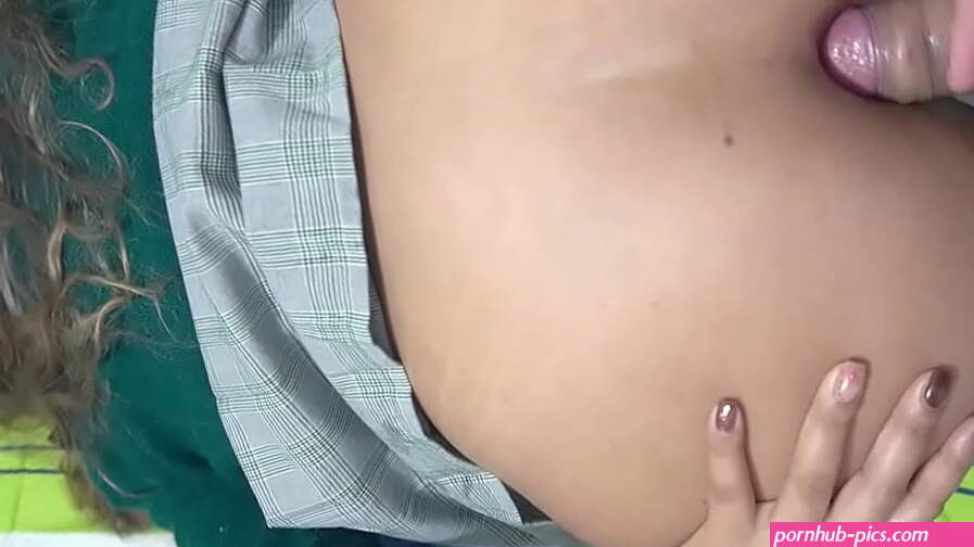 linda colegiala de perrito me ruega que no se la saque del culo