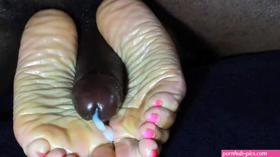 Gekke zwarte vrouw met intense footjob Porno Video