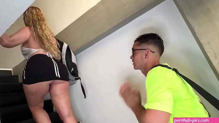 I fuck my stepmother while my step dad is traveling