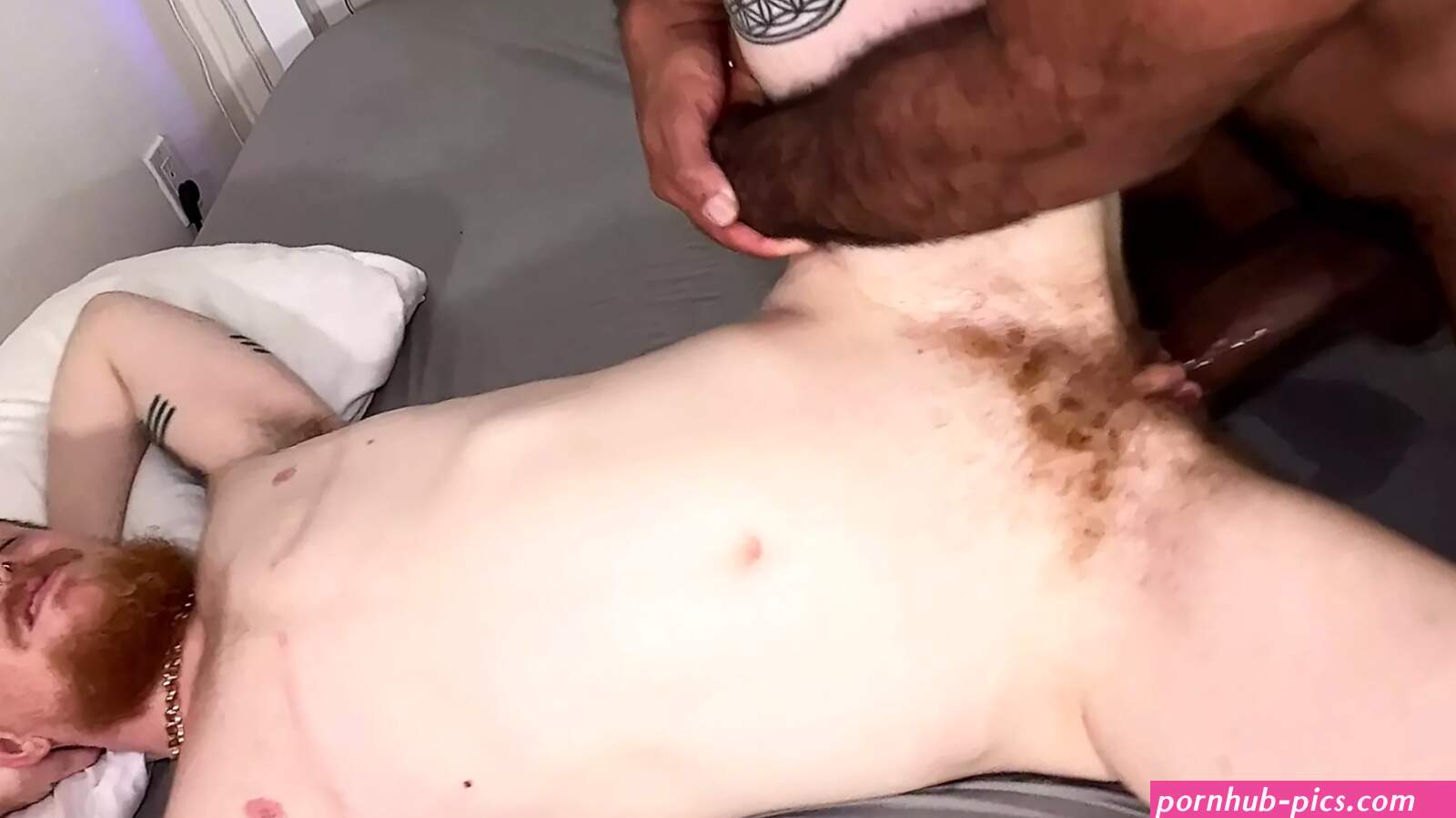 Roodharige tboy neukt monsterlul