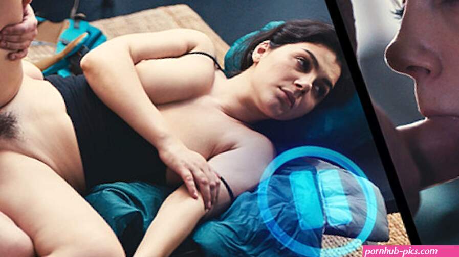 Valentina Nappi gaat wandelen en wordt bevriesneukt door inheemse Guy