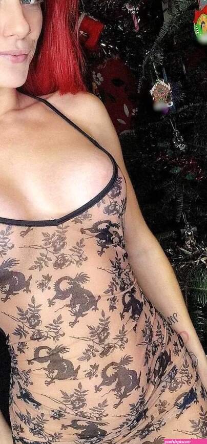 Aberdeen mum pays for kids Christmas presents by posting adult content