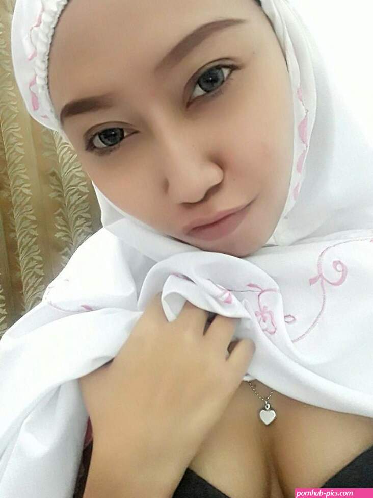 Tante jilbab binal