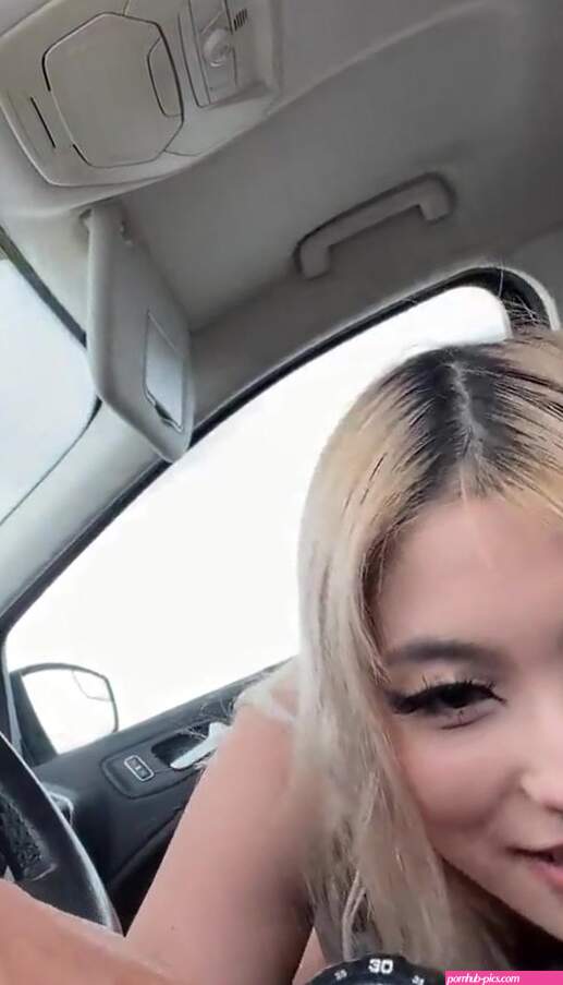 Calamari.mami Sucking Hard Dick in the Car Onlyfans Video
