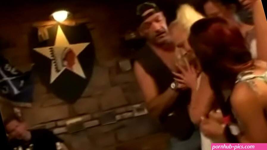 Young sluts come to the bar to fuck all the guys