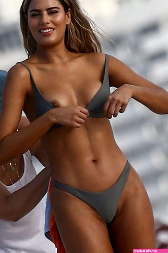 Celebrities Caught Nude By Paparazzi