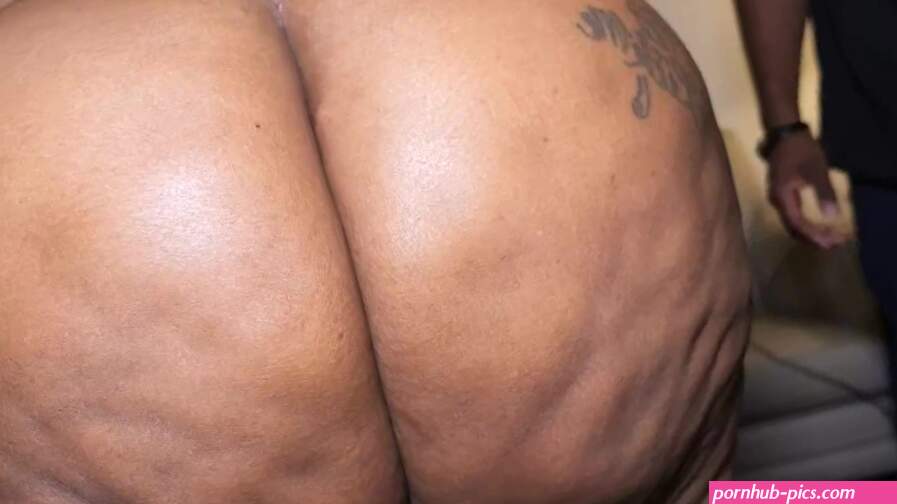 wow that big booty is huge on tbooty she ready for mr stixxx bbc