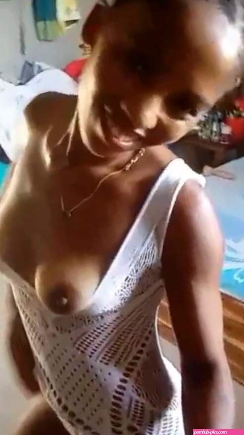 Mijn vriendin gast alleen in haar kamer met Kakazo shop Kakazo shop door Sex kakazo: Malagasi Petite Vrouwelijke Masturbatie Zwart Dildo Porno Video