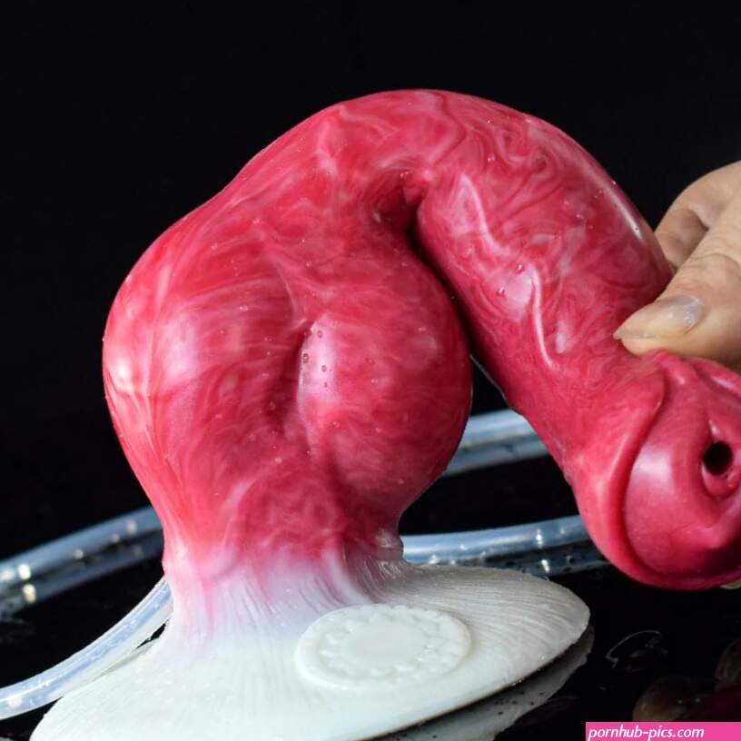 Alien Fantasy Silicone Squirting Dildo: 7.5 Inches Toy