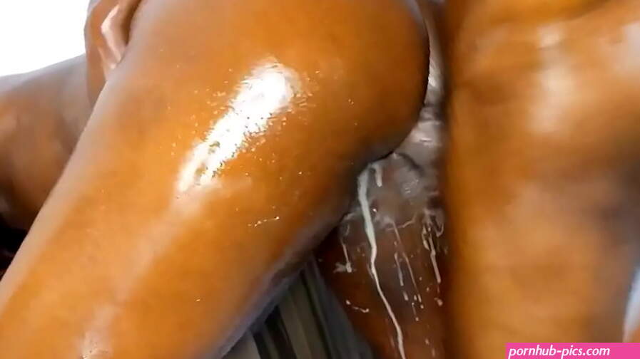 ROUGH ANAL SEX WITH A BIG COCK MAKES THE CRAZY BITCH SQUIRTING
