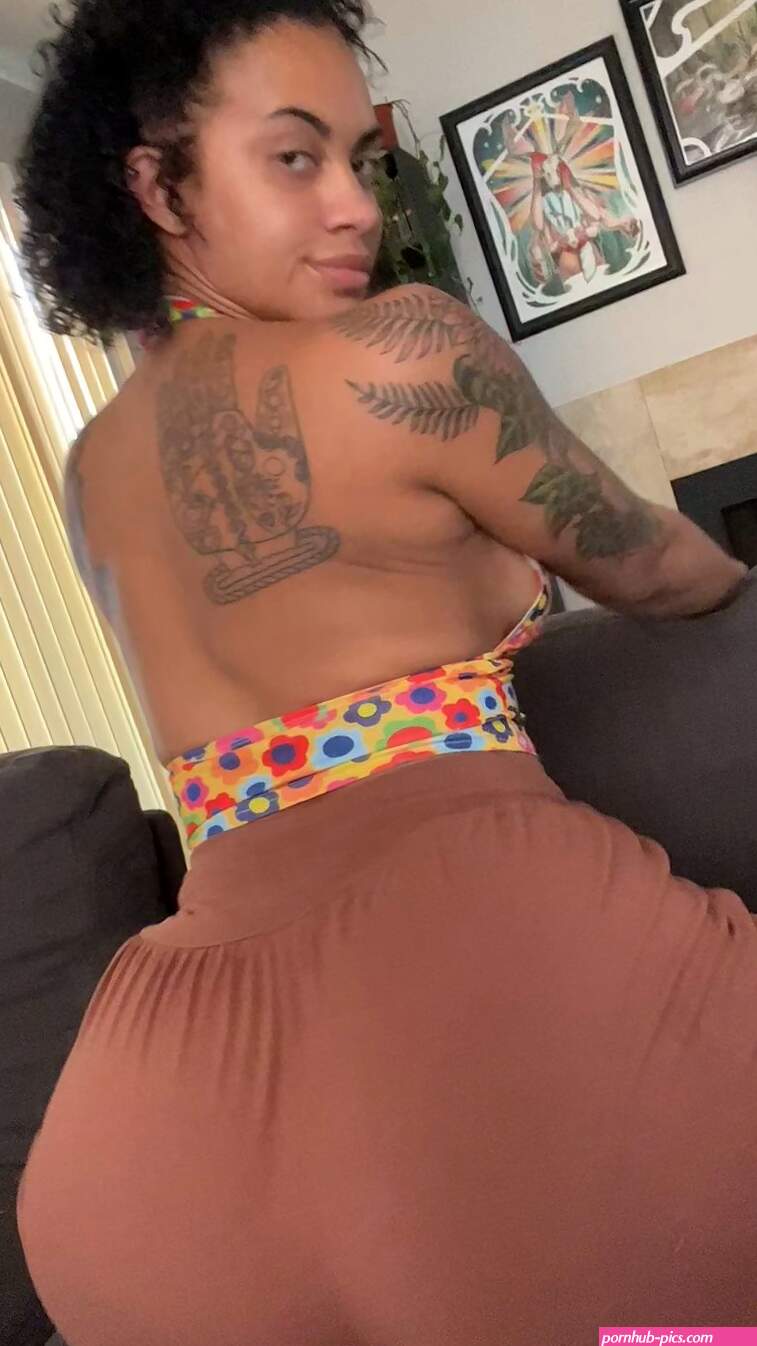 Ass moves like water