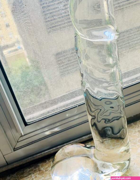 Review: Spartacus Blown Large Realistic Glass Dildo