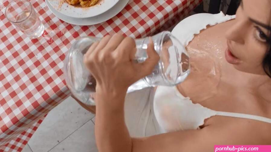 Dinner And A Wet Threesome