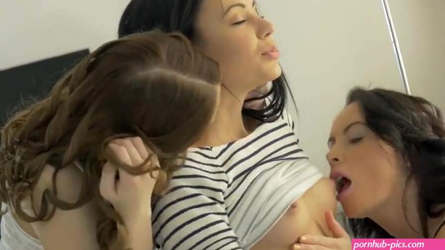 Lesbian threesome with horny teens and fuck pals