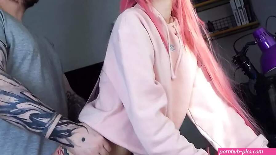 Anime-meisje Hitori Gotoh wordt geneukt op camera
